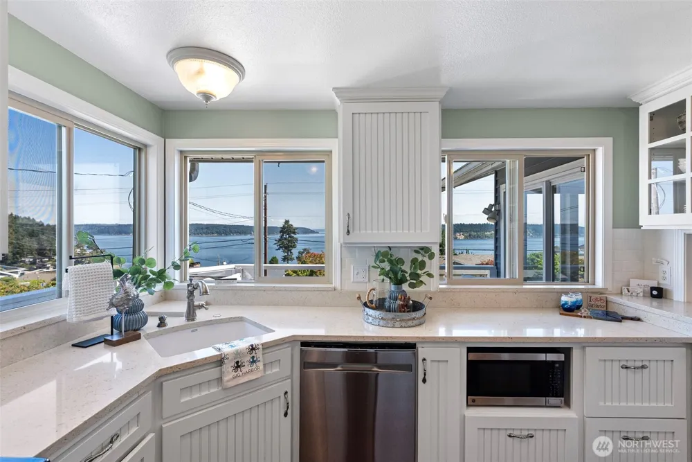 7108 Soundview Drive NW Gig Harbor, WA 98335
