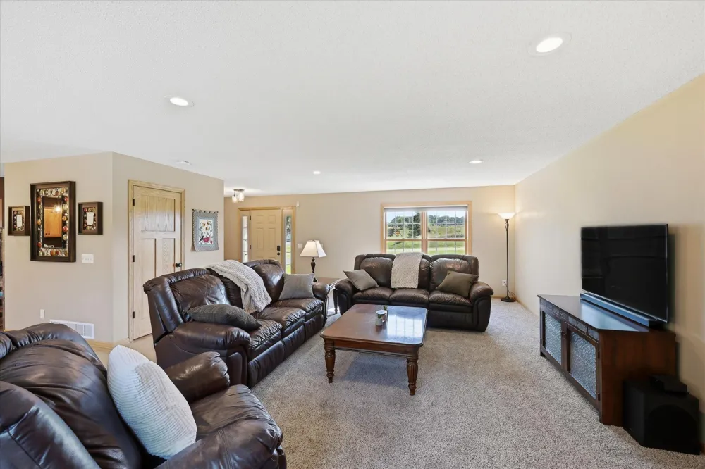 27354 107th Street NW Zimmerman, MN 55398