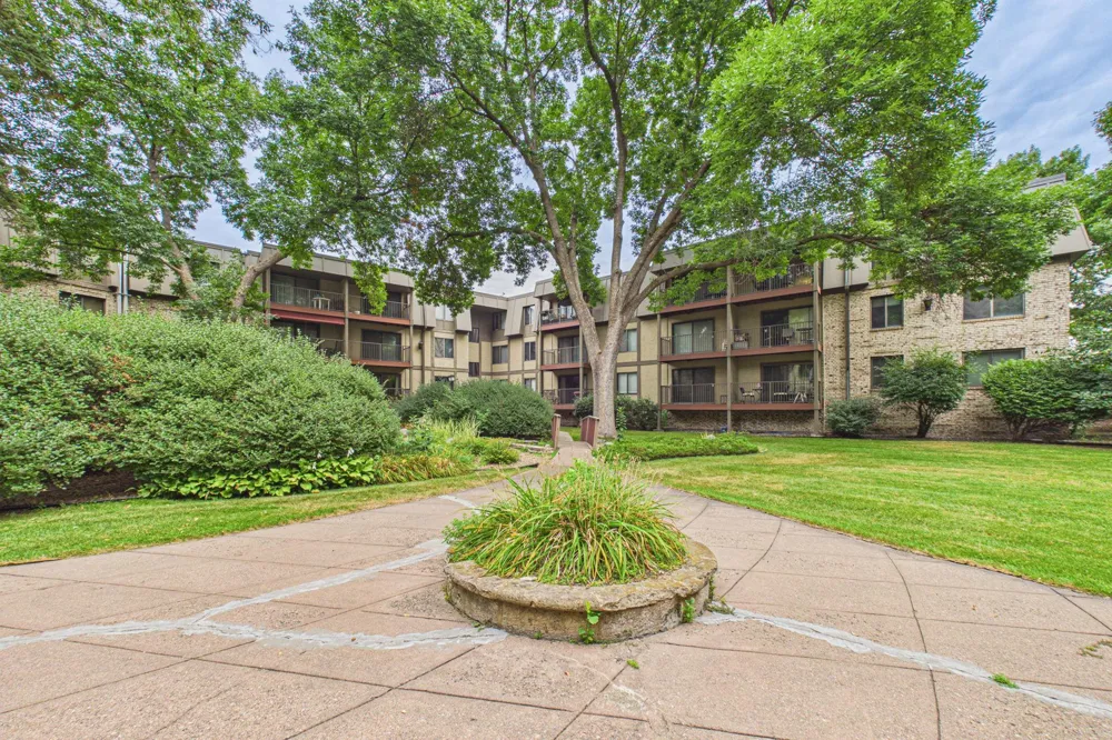 2200 Nevada Avenue S #321 Saint Louis Park, MN 55426