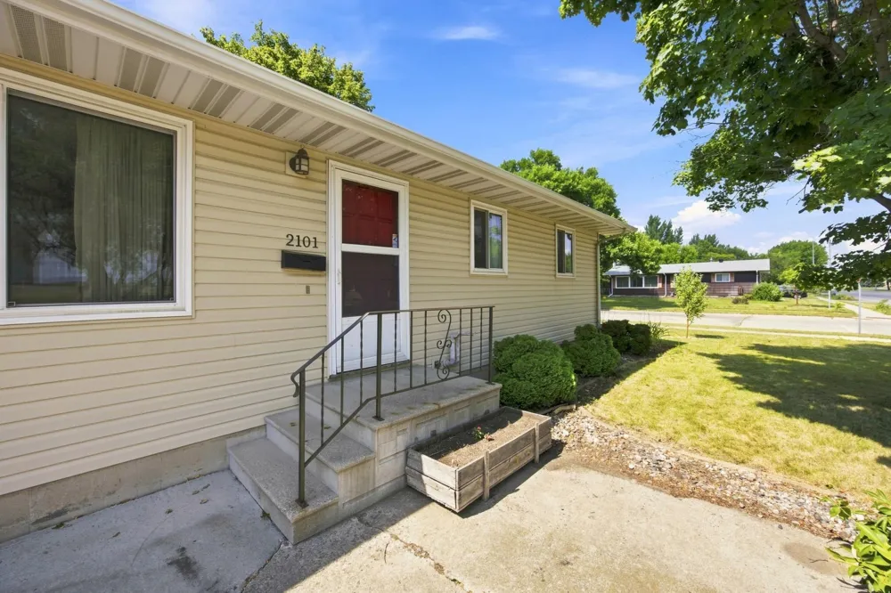 2101 20th Street S Moorhead, MN 56560