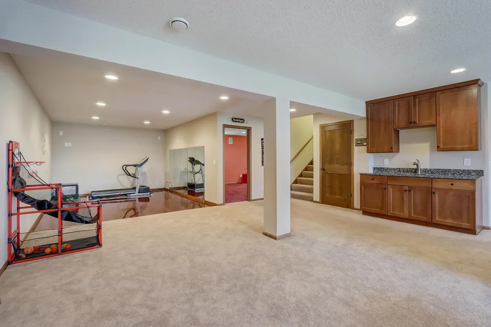 17116 72nd Place Maple Grove, MN 55311