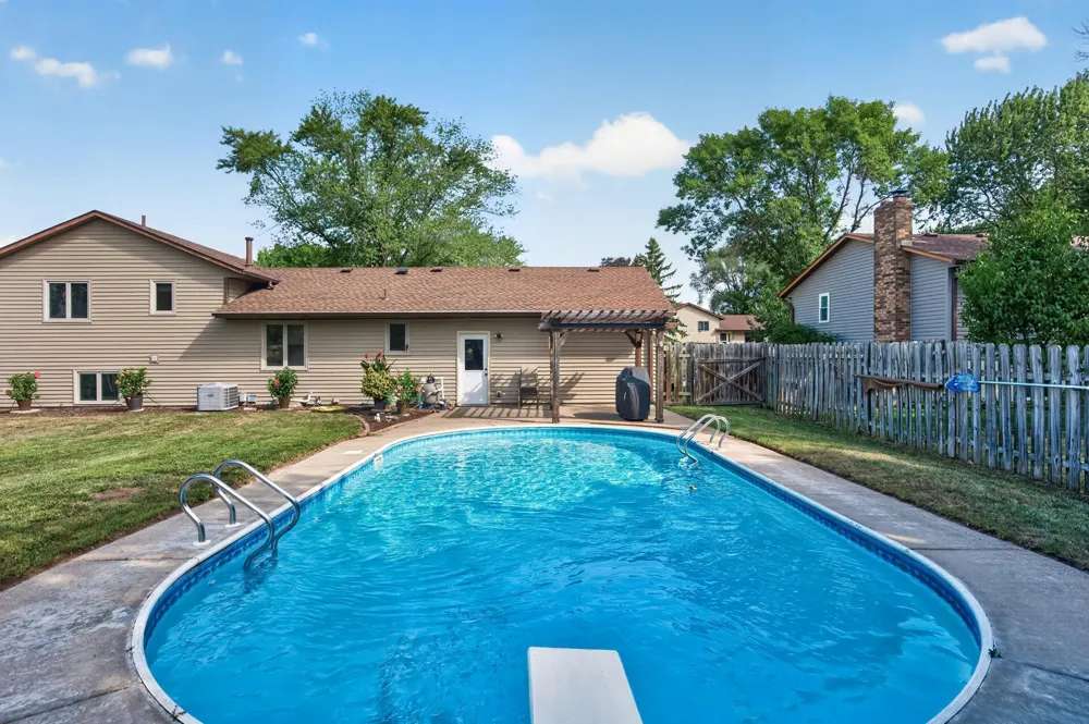 8305 69th Street S Cottage Grove, MN 55016