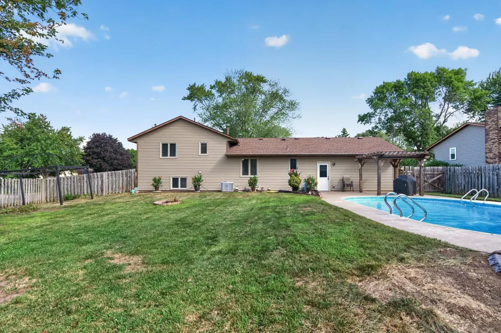8305 69th Street S Cottage Grove, MN 55016
