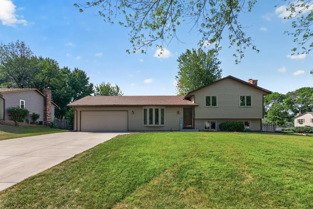 8305 69th Street S Cottage Grove, MN 55016