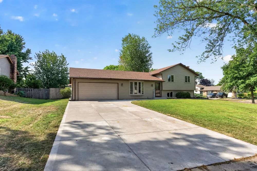 8305 69th Street S Cottage Grove, MN 55016