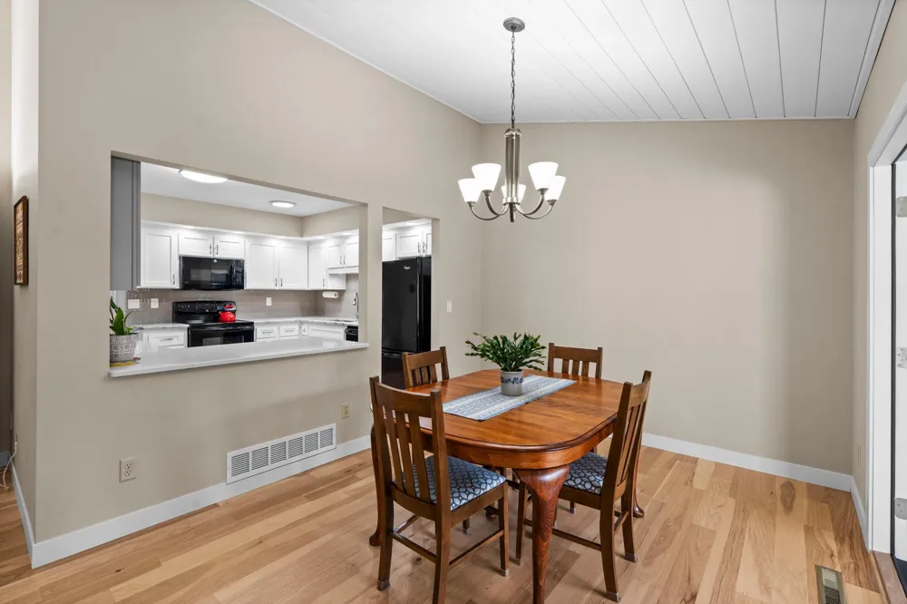 5757 Hyland Courts Drive Bloomington, MN 55437