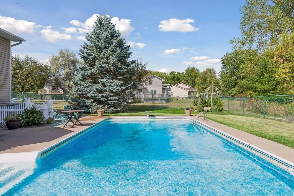 4751 Heather Ridge Road Oakdale, MN 55128