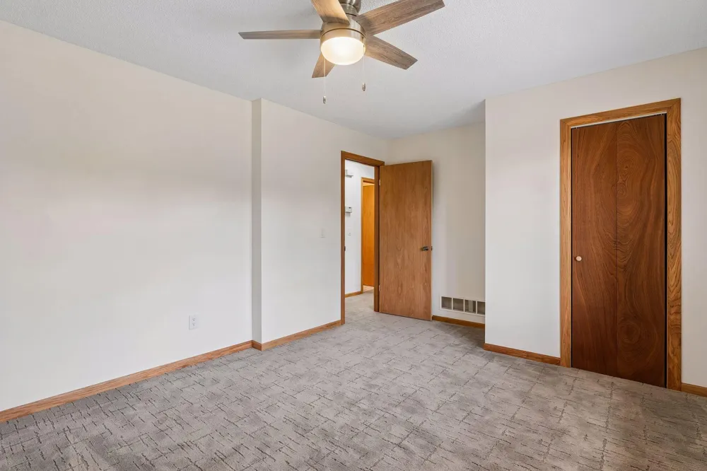 4751 Heather Ridge Road Oakdale, MN 55128