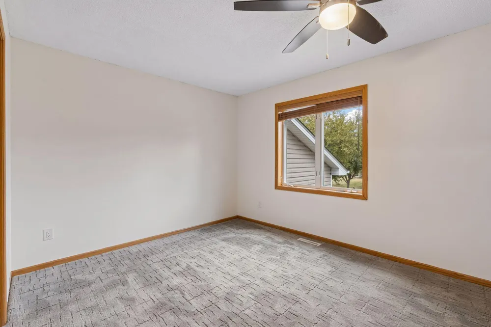 4751 Heather Ridge Road Oakdale, MN 55128