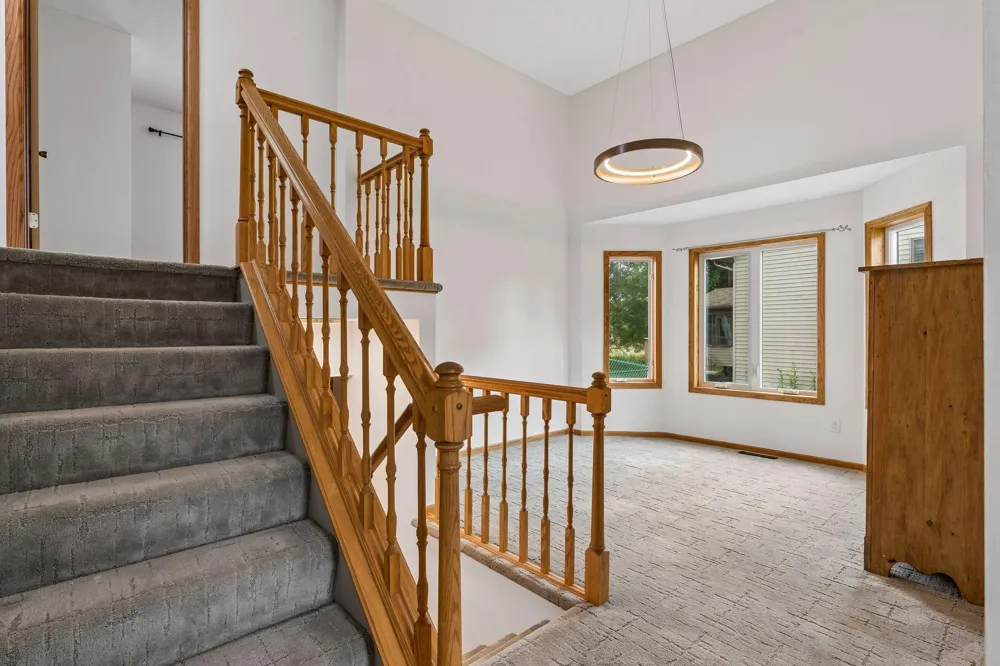 4751 Heather Ridge Road Oakdale, MN 55128