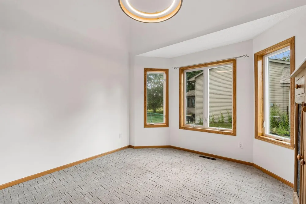 4751 Heather Ridge Road Oakdale, MN 55128