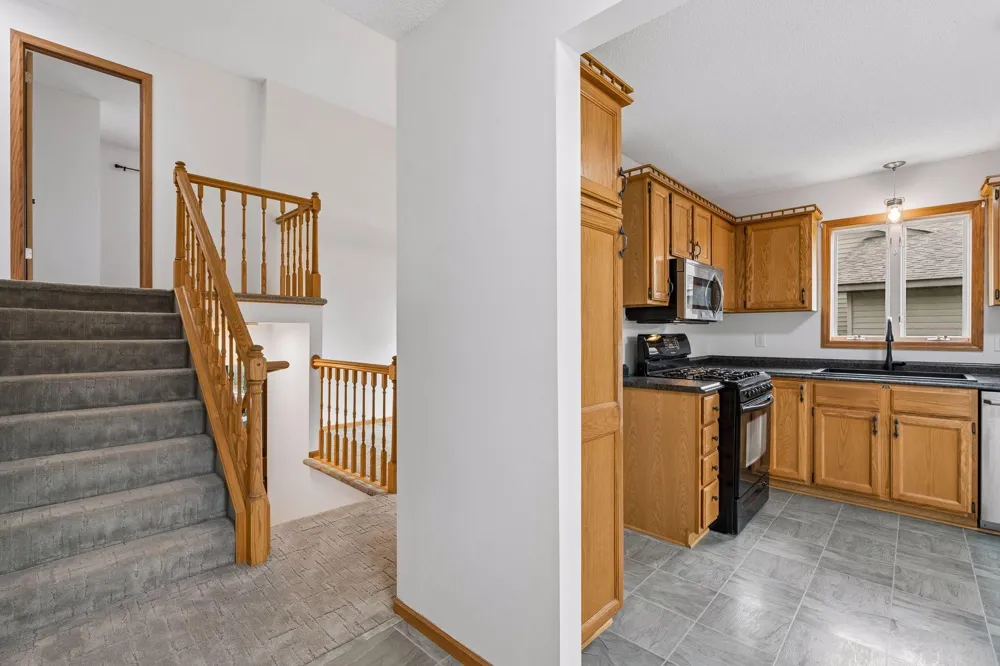 4751 Heather Ridge Road Oakdale, MN 55128