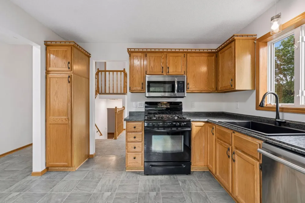 4751 Heather Ridge Road Oakdale, MN 55128