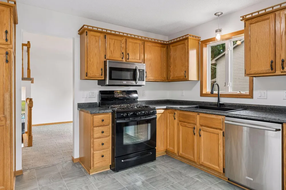 4751 Heather Ridge Road Oakdale, MN 55128