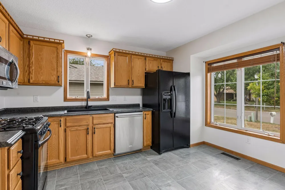 4751 Heather Ridge Road Oakdale, MN 55128