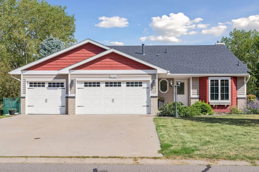 4751 Heather Ridge Road Oakdale, MN 55128