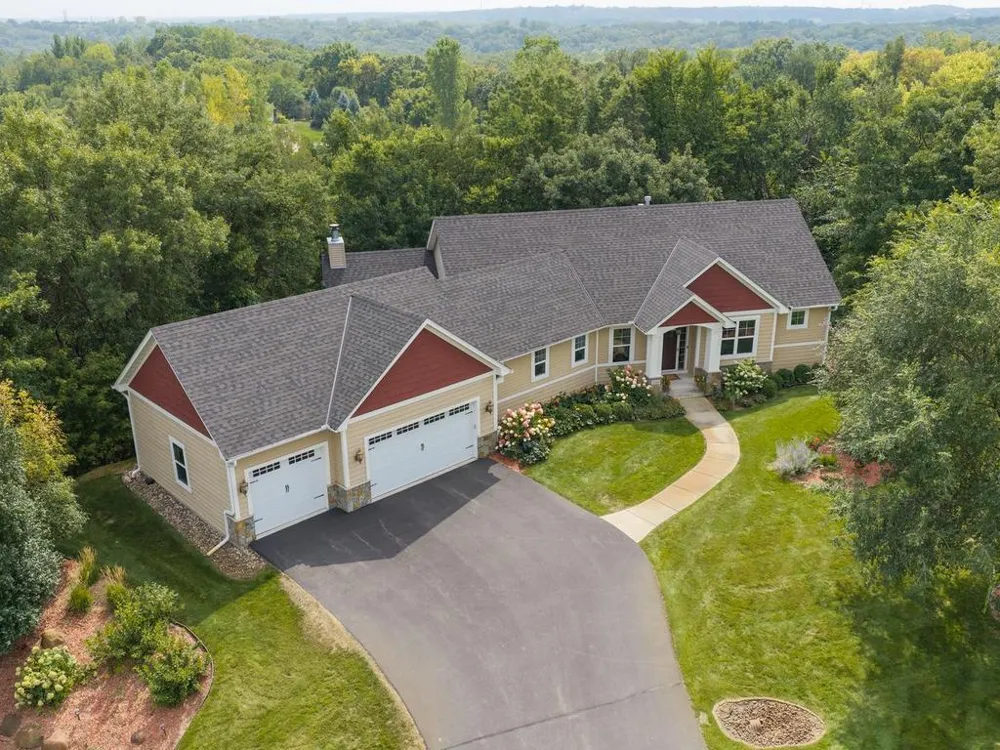 1784 86th Court E Inver Grove Heights, MN 55077