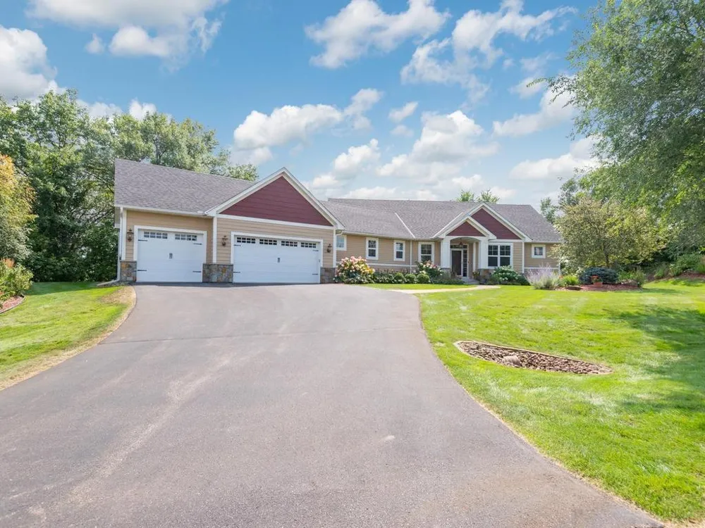 1784 86th Court E Inver Grove Heights, MN 55077