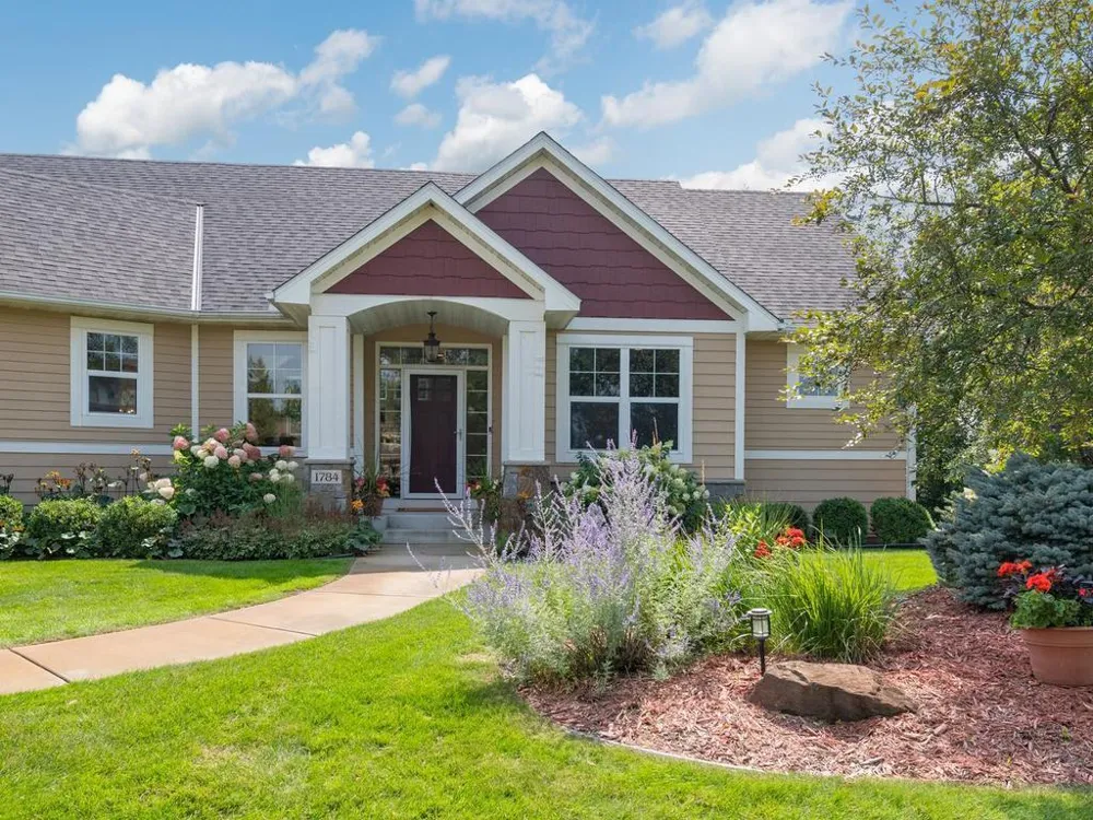 1784 86th Court E Inver Grove Heights, MN 55077
