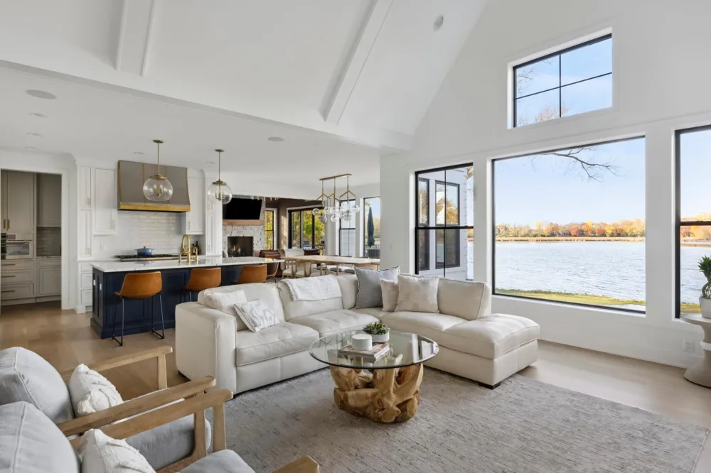 2213 Oakland Road Minnetonka, MN 55305