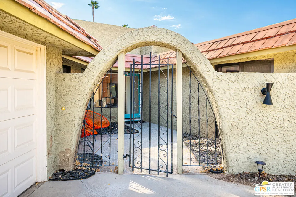 35436 Calle Solana Cathedral City, CA 92234