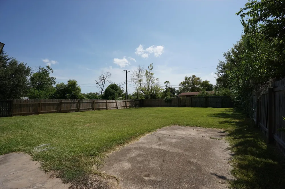 306 Center Way Street Lake Jackson, TX 77566