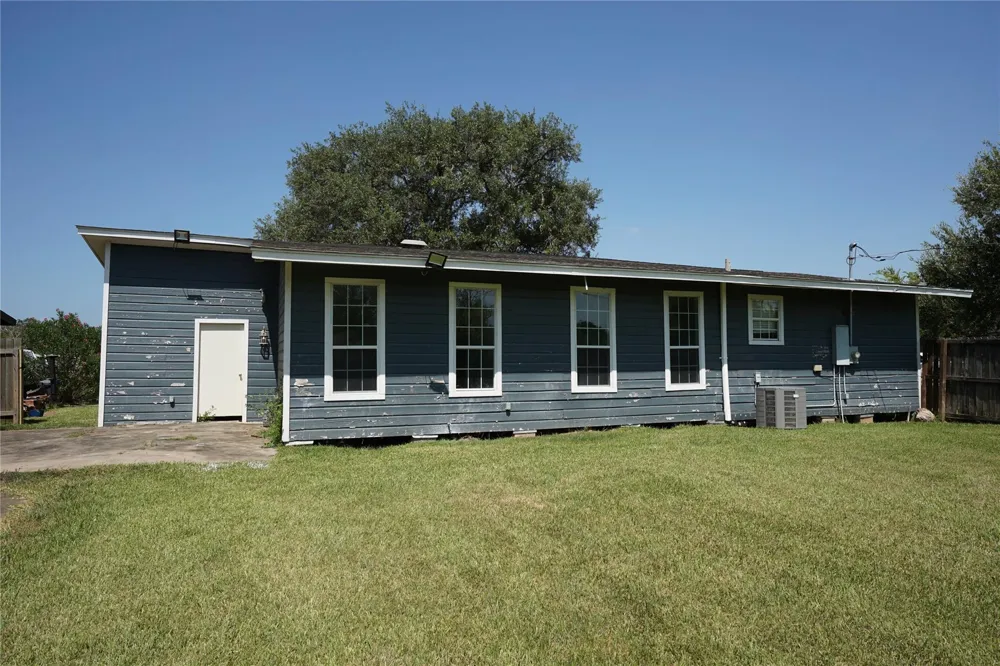 306 Center Way Street Lake Jackson, TX 77566