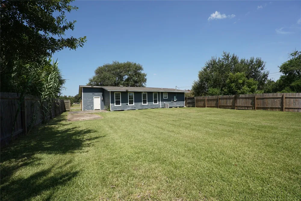 306 Center Way Street Lake Jackson, TX 77566