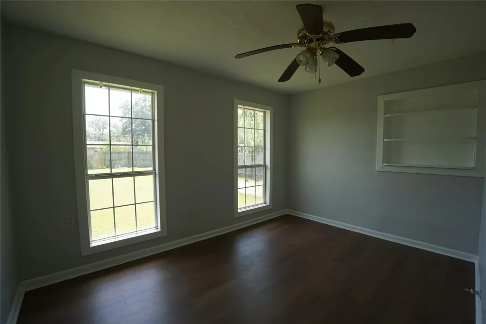 306 Center Way Street Lake Jackson, TX 77566