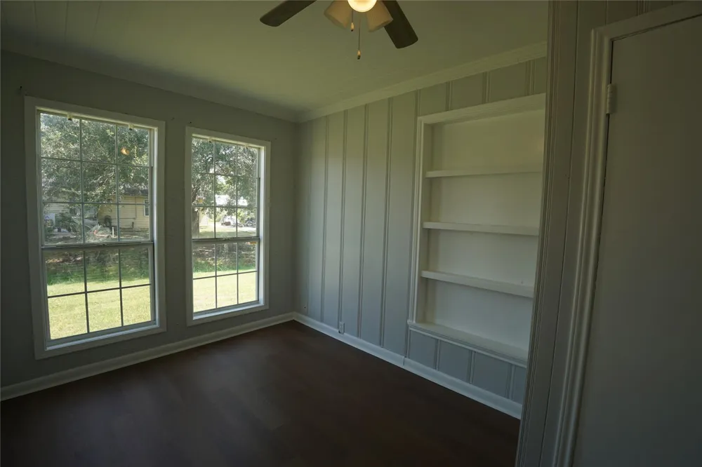306 Center Way Street Lake Jackson, TX 77566