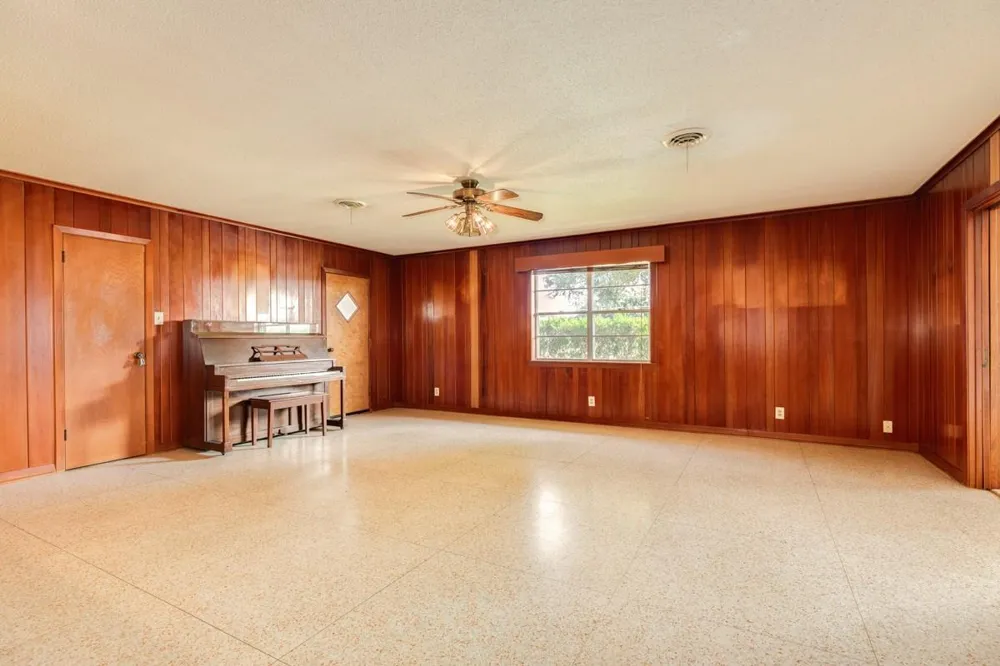 2922 County Road 209 Danbury, TX 77534