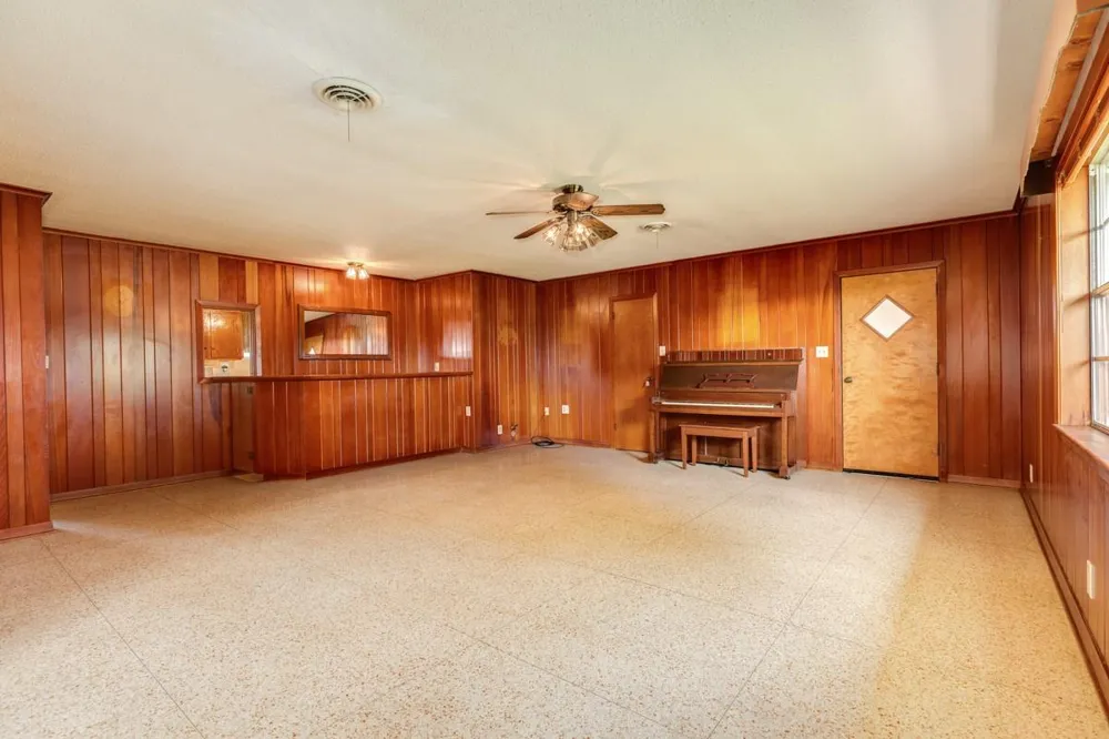 2922 County Road 209 Danbury, TX 77534