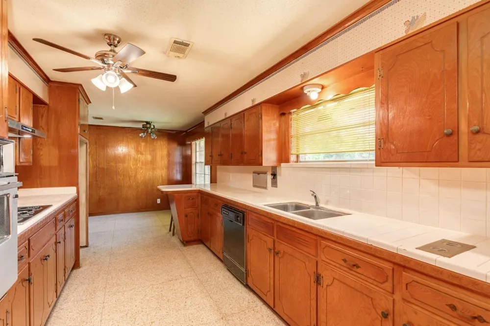 2922 County Road 209 Danbury, TX 77534