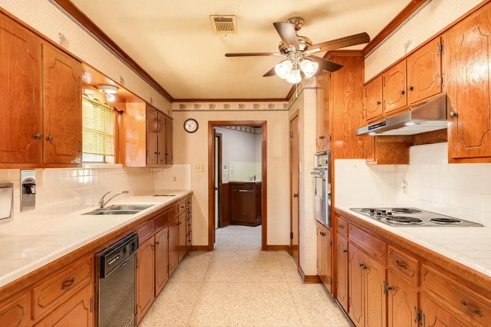 2922 County Road 209 Danbury, TX 77534