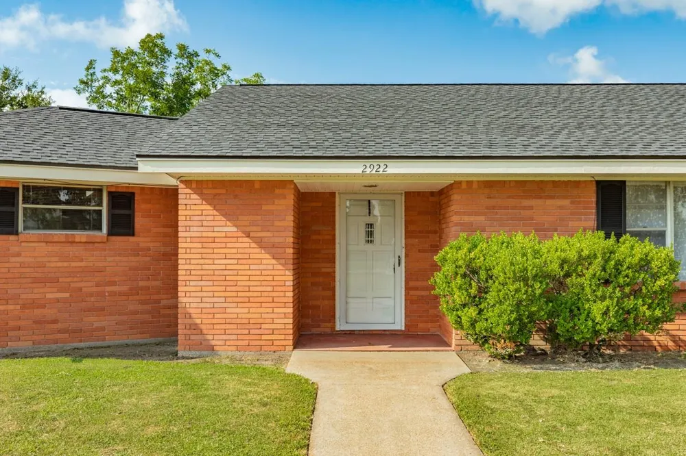 2922 County Road 209 Danbury, TX 77534