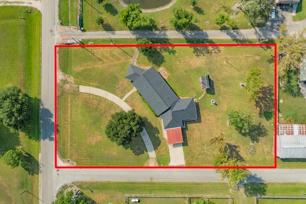 2922 County Road 209 Danbury, TX 77534