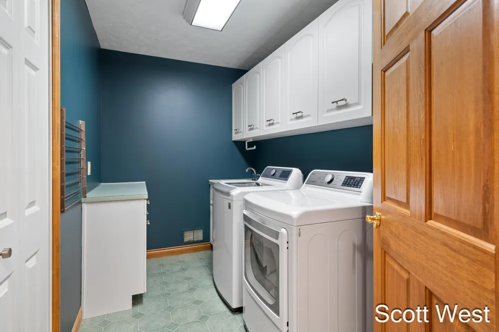 7181 River Glen Drive Caledonia, MI 49316