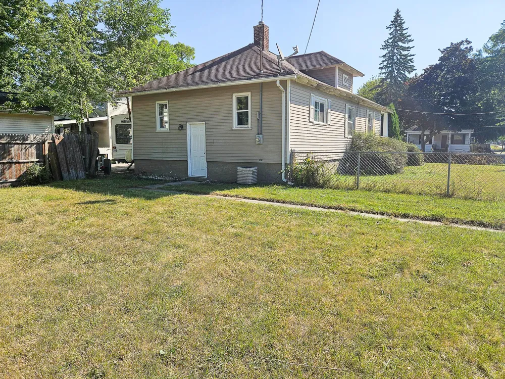 1803 Clinton Street Saginaw, MI 48602