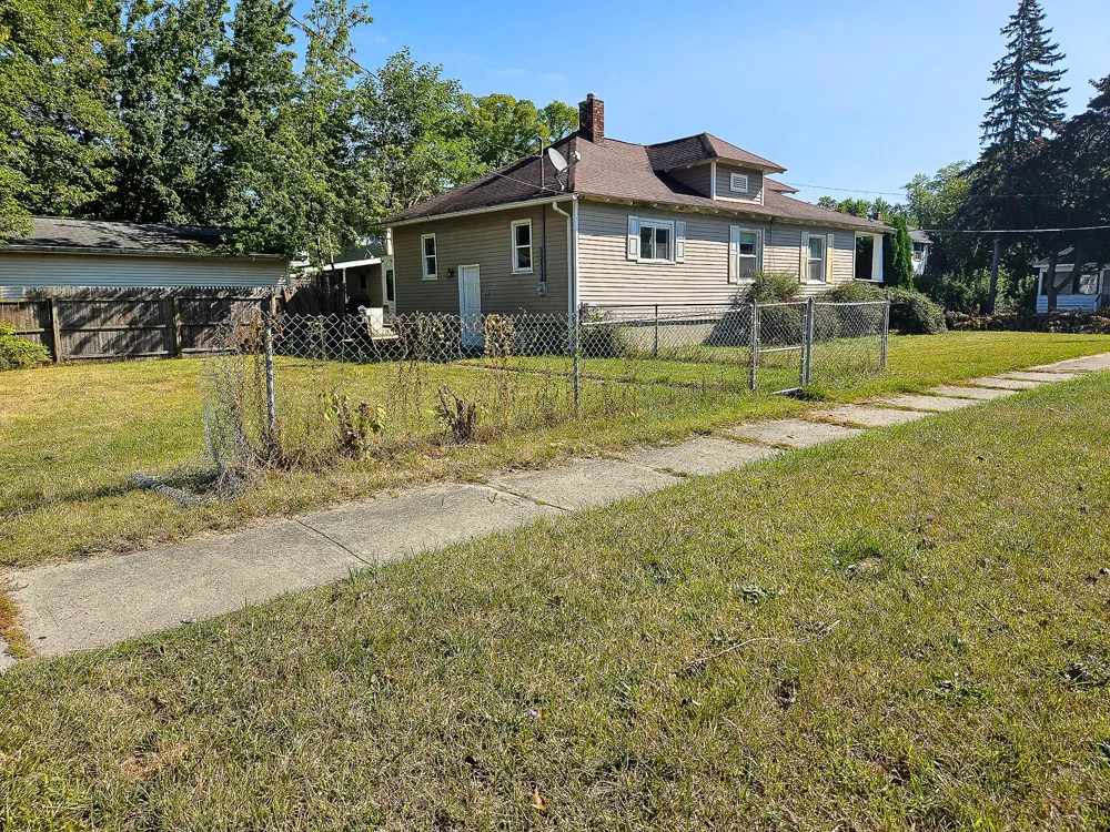 1803 Clinton Street Saginaw, MI 48602