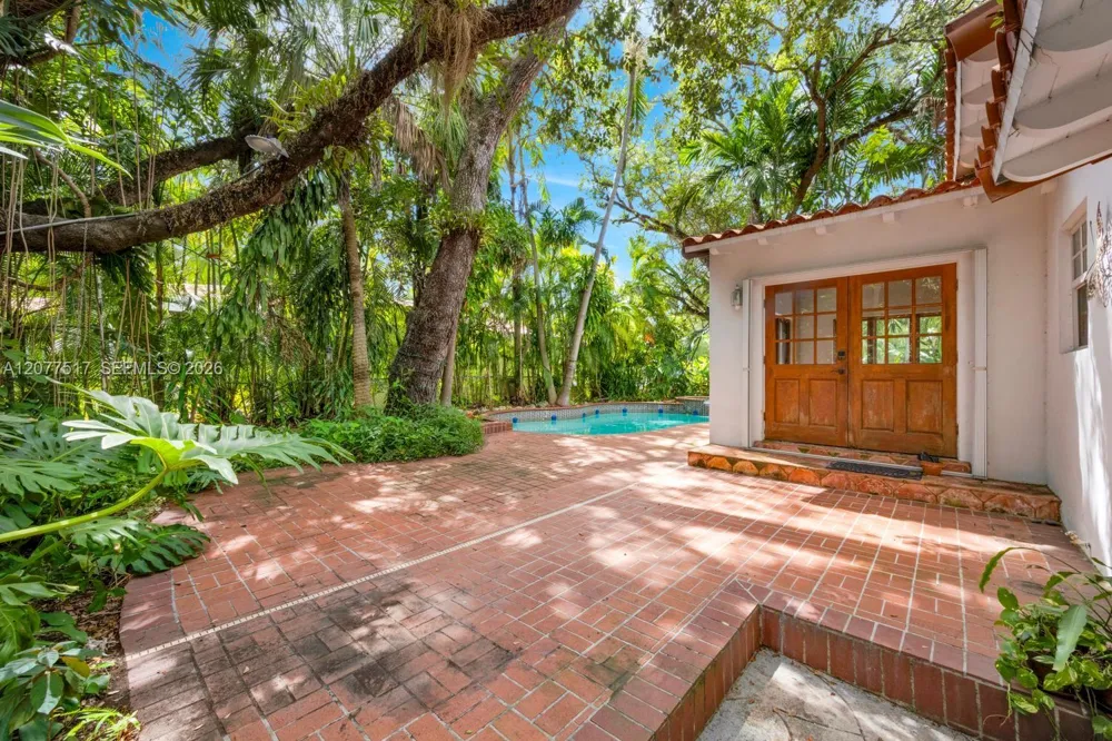 5111 Maggiore St Coral Gables, FL 33146
