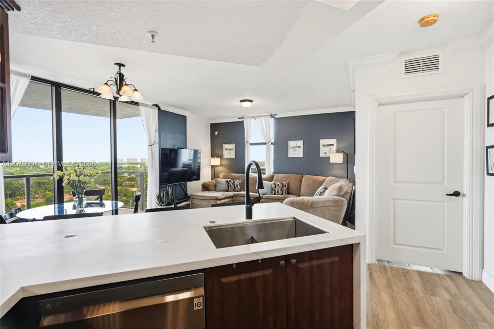 2301 SW 27th Ave #1001 Miami, FL 33145