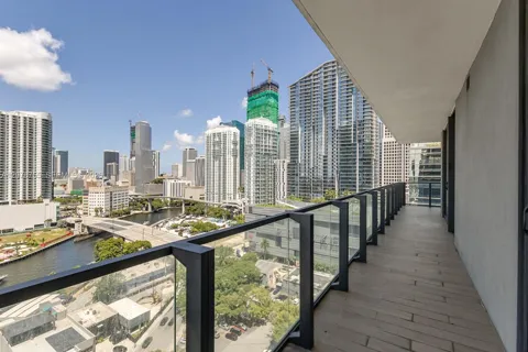 88 SW 7th St #1511