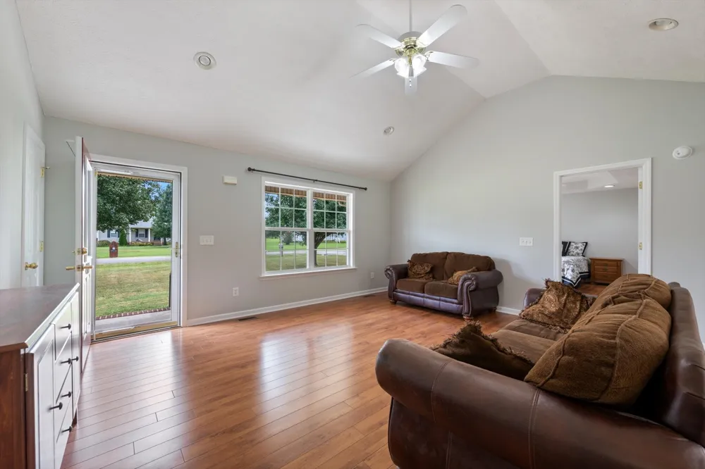 4093 Cameron Ln Chapel Hill, TN 37034
