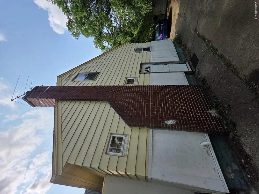 573 E Kennett Road Pontiac City, MI 48340