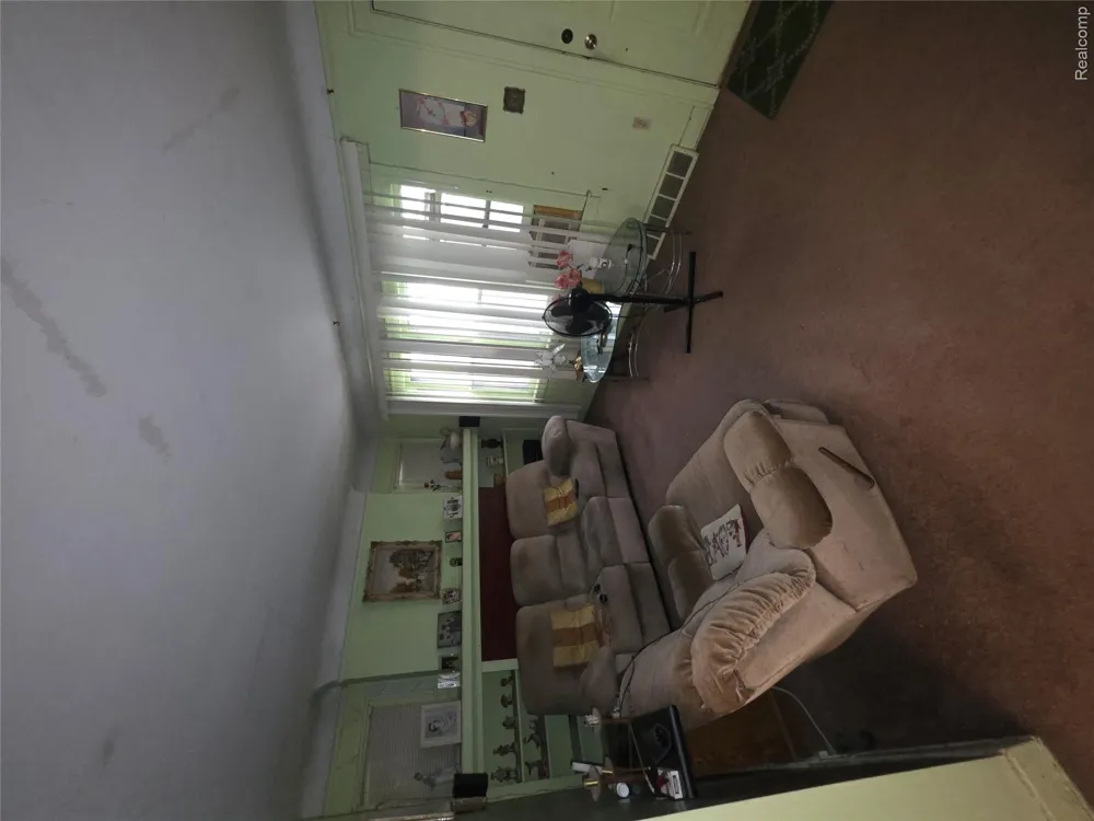 573 E Kennett Road Pontiac City, MI 48340
