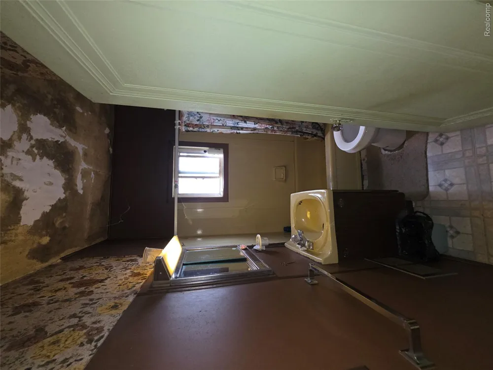 573 E Kennett Road Pontiac City, MI 48340