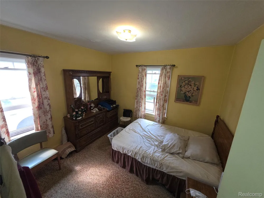 573 E Kennett Road Pontiac City, MI 48340