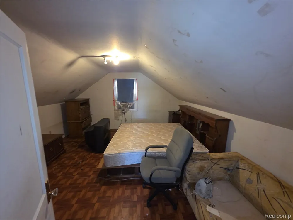 573 E Kennett Road Pontiac City, MI 48340