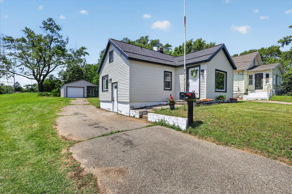 2473 Longstreet Avenue SW Wyoming City, MI 49509