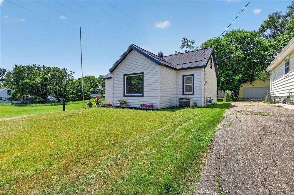 2473 Longstreet Avenue SW Wyoming City, MI 49509